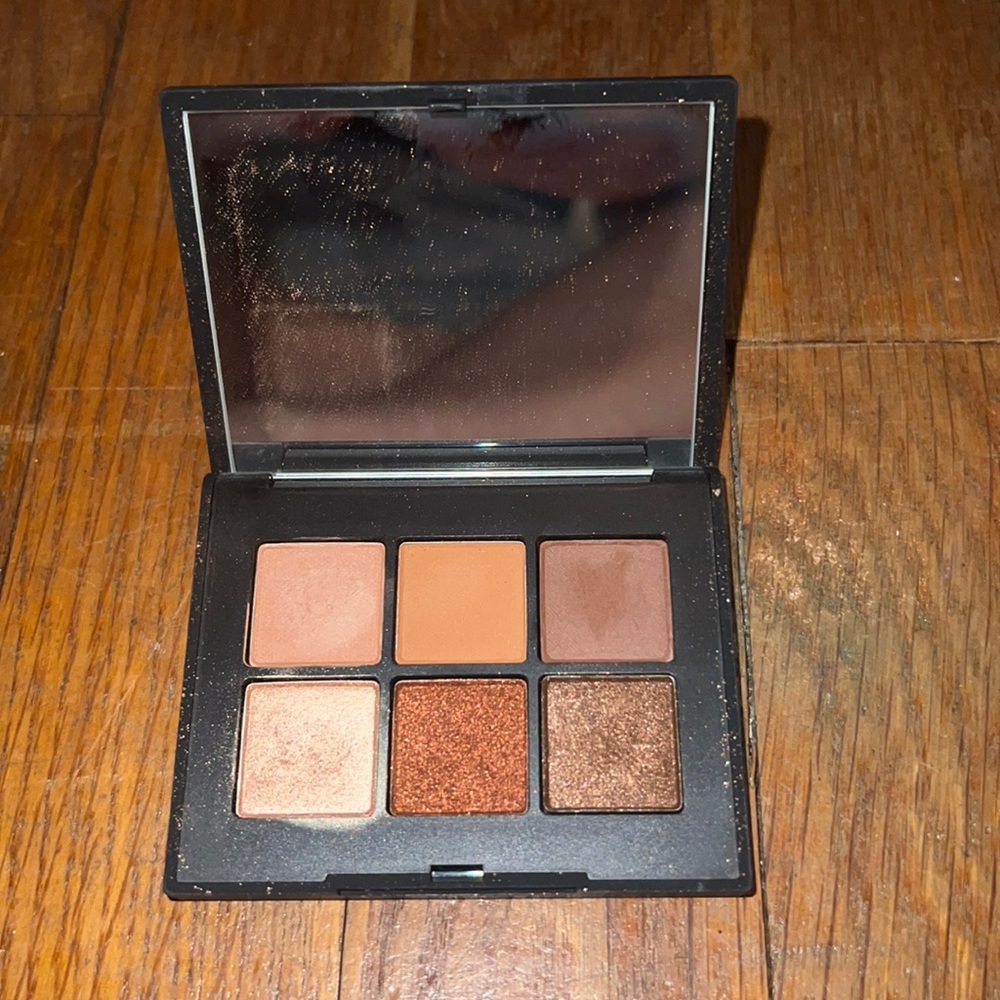Nars eyeshadow pallet in copper
